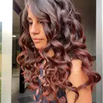 Foto di donna con capelli lunghi rosso scuro