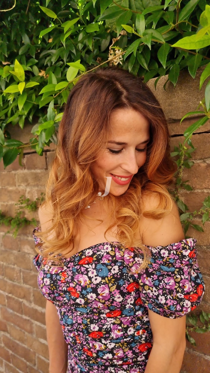 Foto di donna con capelli lunghi ramato chiaro