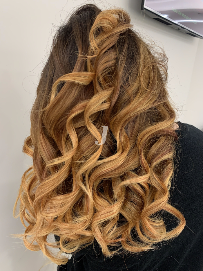 Foto di donna con capelli lunghi ramato chiaro