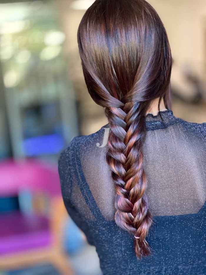 Foto di donna con capelli lunghi ramato scuro