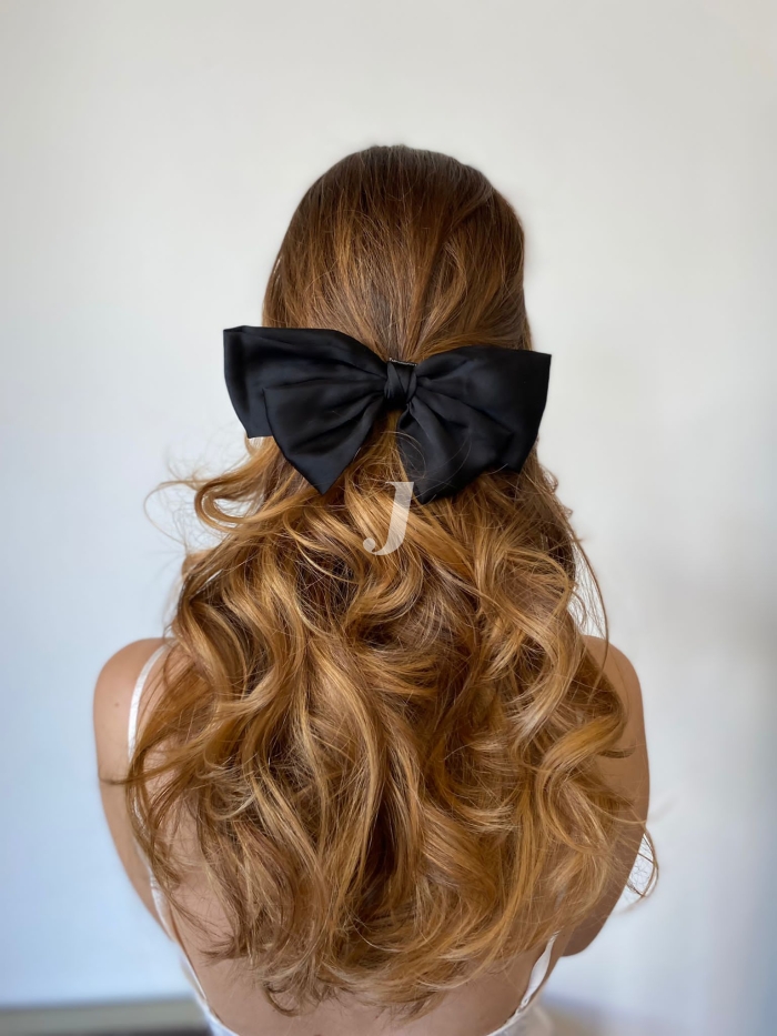 Foto di donna con capelli lunghi biondo medio sabbia