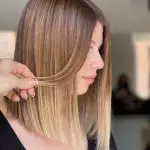 Foto di donna con capelli medi ramato chiaro