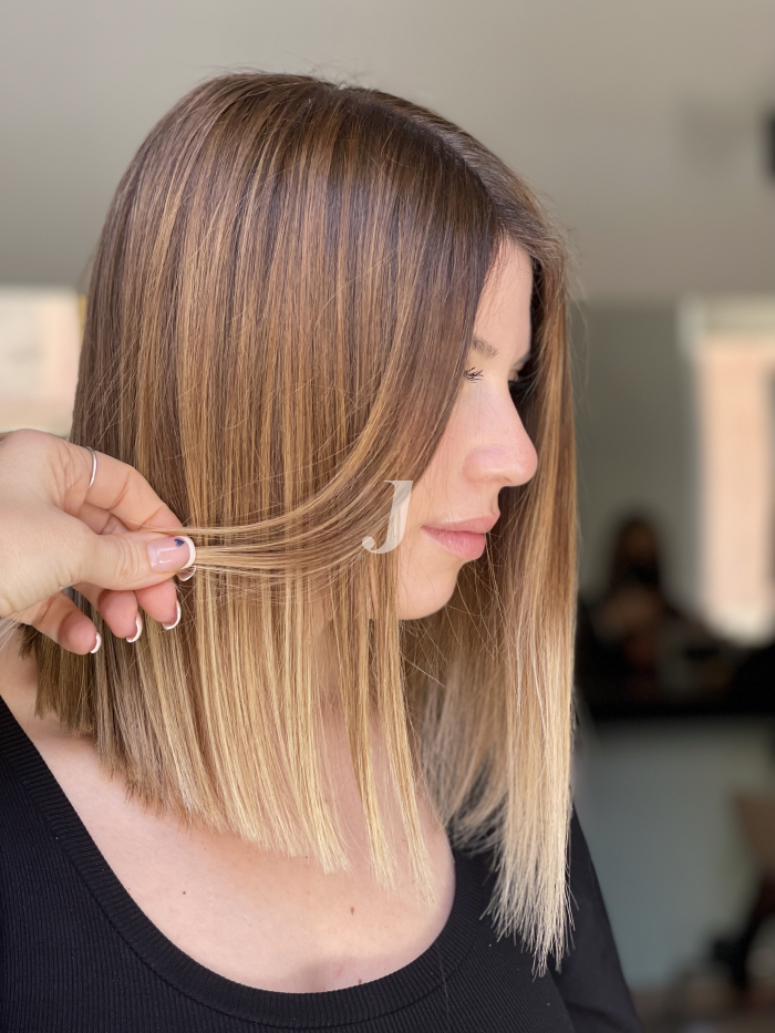 Foto di donna con capelli medi ramato chiaro