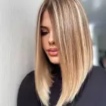 Foto di donna con capelli medi biondo chiarissimo dorato