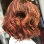 Foto di donna con capelli corti rosso chiaro