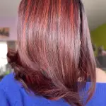 Foto di donna con capelli medi rosso chiaro